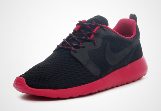 Nike Womens Roshe Run Hyperfuse Black Magenta 4