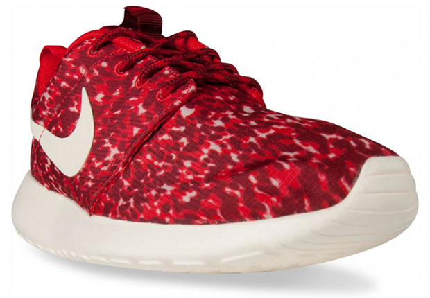 Nike Womens Roshe Run Print Red Sail 3