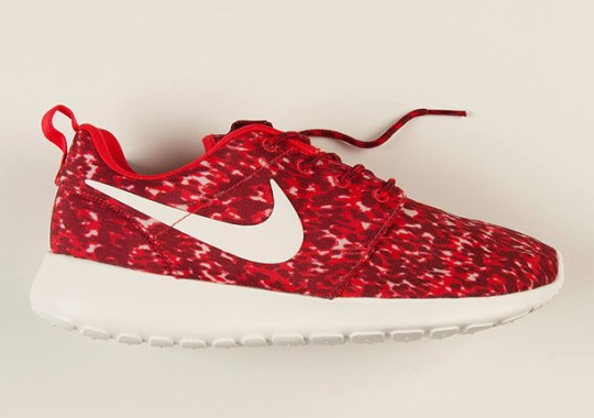 Nike Women’s Roshe Run Print – Red – Sail