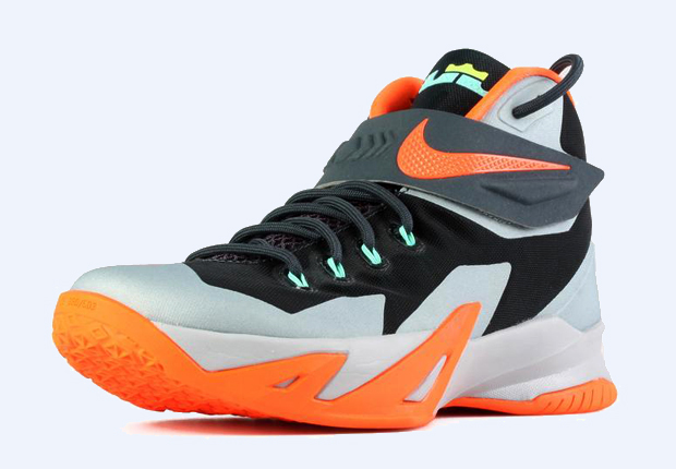 Nike Zoom Lebron Soldier 8 Dark Magnet Grey Hyper Crimson 01