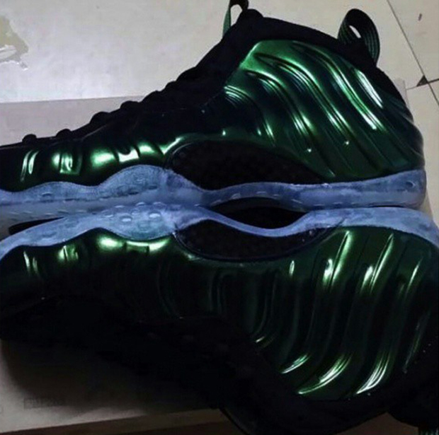 Nike Air Foamposite One Metallic Green 2