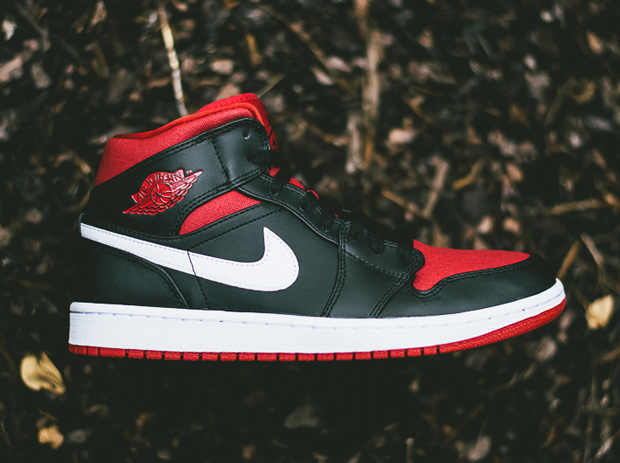 Air Jordan 1 Mid Black Gym Red White 02