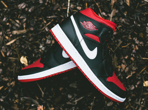 Air Jordan 1 Mid Black Gym Red White 03