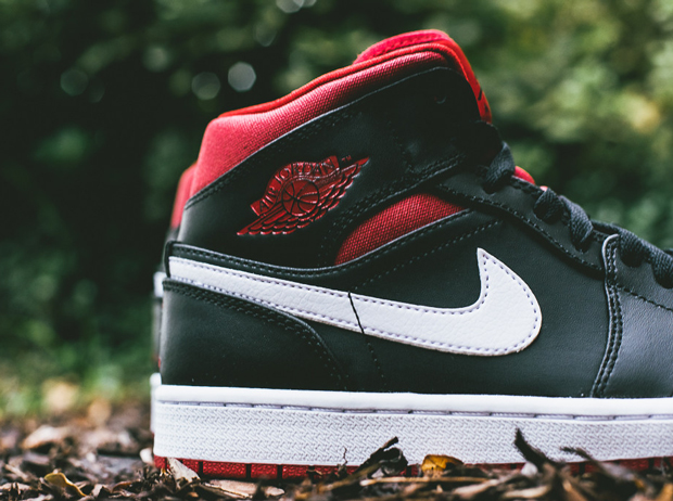 Air Jordan 1 Mid Black Gym Red White 04