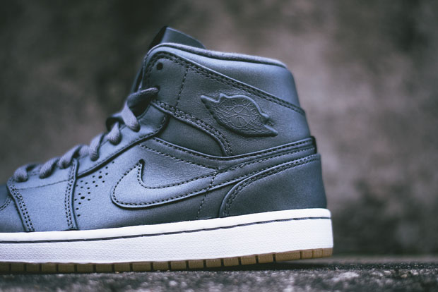 Air Jordan 1 Mid Nouveau Cool Grey Gum 03