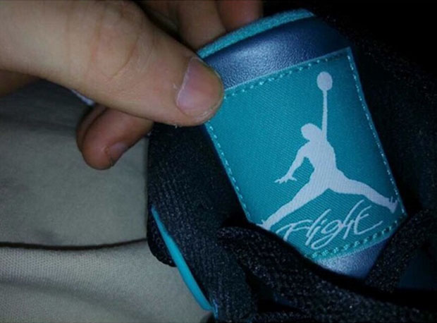 Air Jordan 4 Teal Detailed Look 03