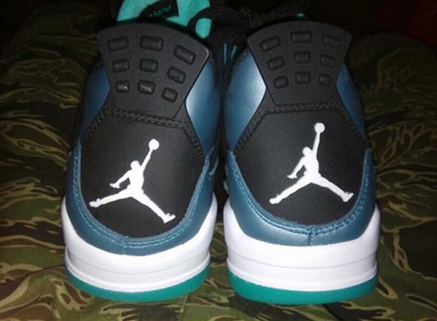 Air Jordan 4 Teal Detailed Look 04