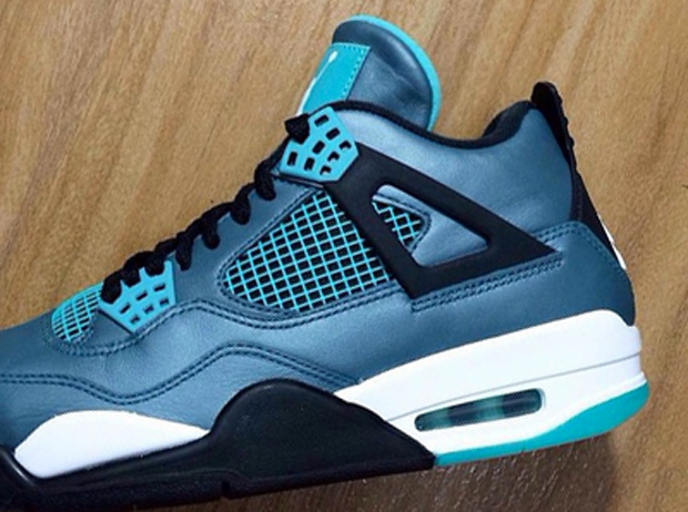 Air Jordan 4 Teal Detailed Look