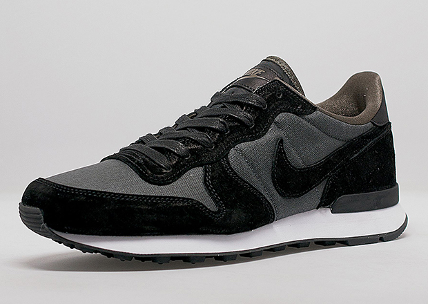 Internationalist Premium Black