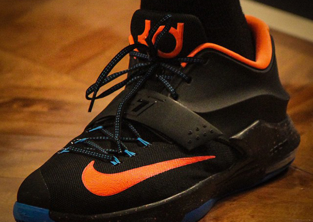 Kevin Durant in Nike KD 7 "Away" PE During Pre-game Shoot-around