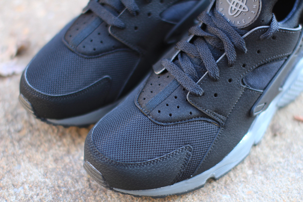 Nike Air Huarache Black Grey Available 04