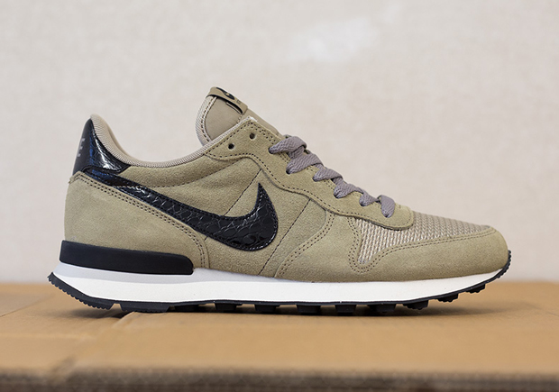 Nike Internationalist Black Bamboo 01