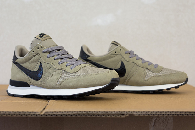 Nike Internationalist Black Bamboo 02