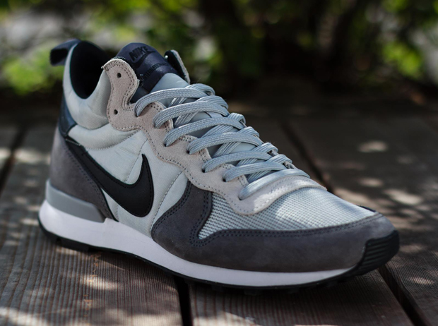 Nike Internationalist Mid Light Ash Grey Black Dark Grey 02