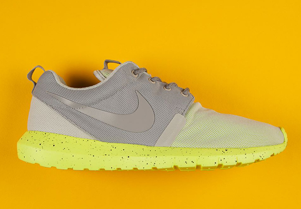 Nike Roshe Run NM – Metallic Silver – Volt