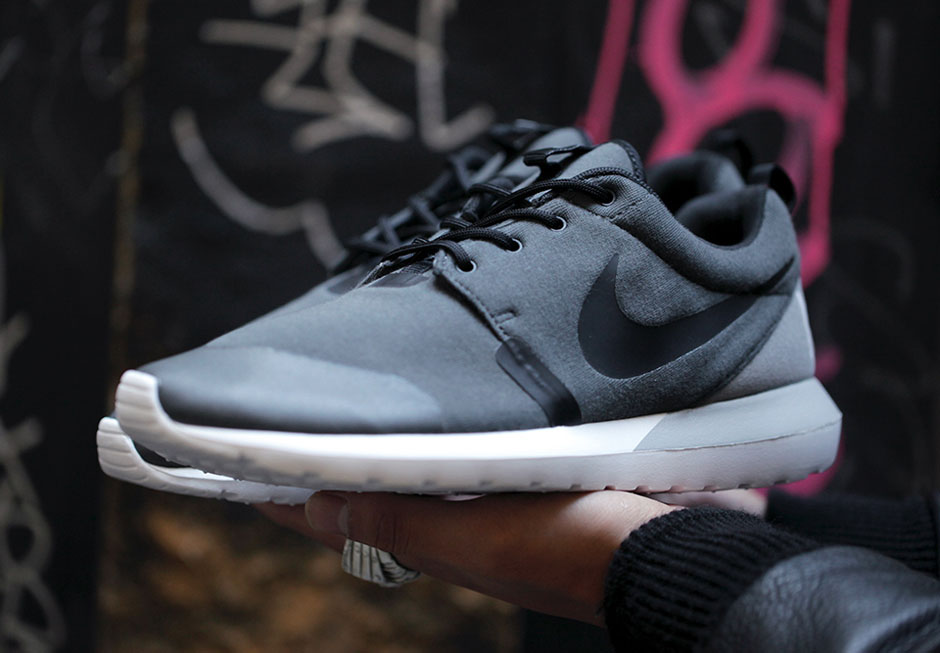 Nike Roshe Run NM SP "Tech Fleece" Pack