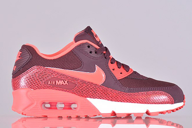 Nike Wmns Air Max 90 Hyper Punch Snakeskin 02