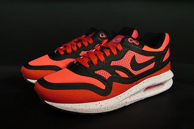 Nike Wmns Air Max Lunar1 Br Hyper Punch 02