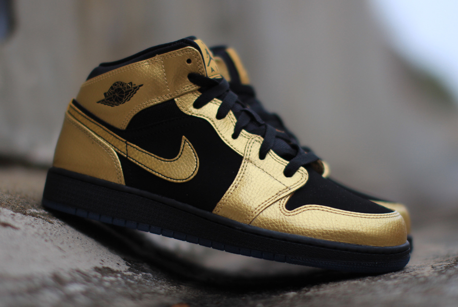 Air Jordan 1 Mid Girls "Metallic Gold"