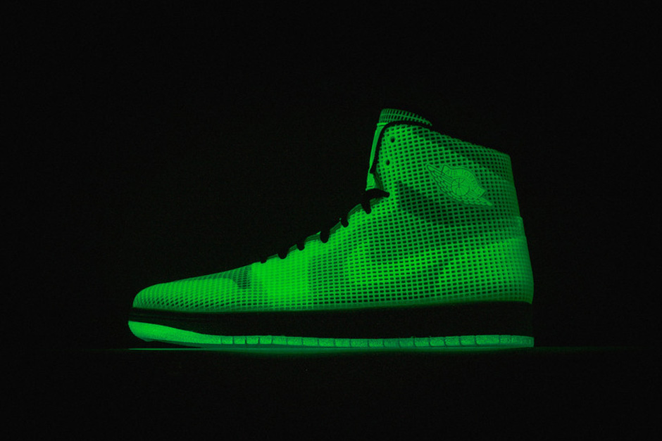 Air Jordan 4lab1 Glow Arriving At Retailers 01