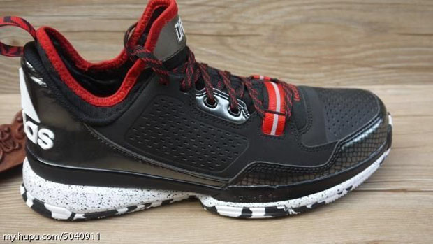 Close Look At Adidas D Lillard 1 02