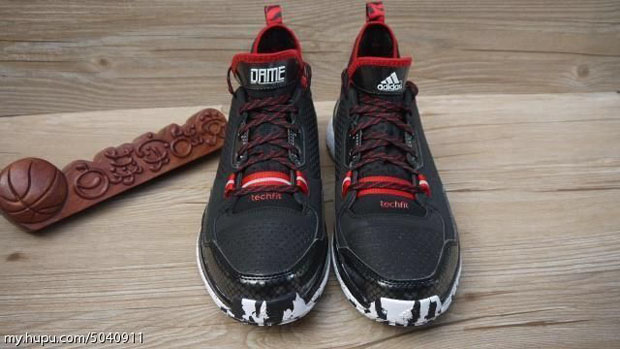 Close Look At Adidas D Lillard 1 04