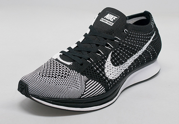 Nike Flyknit Racer - White - Black