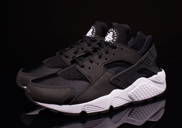 Nike Womens Air Huarache – Black – White