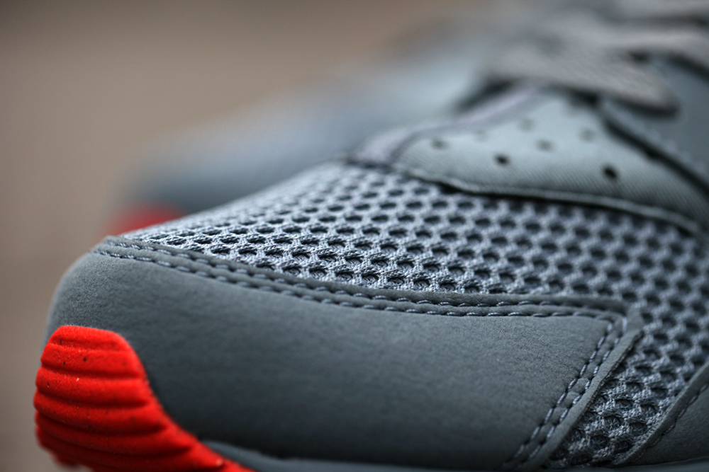 Nike Air Huarache Fb Graphite Classic Charcoal Bright Crimson 05