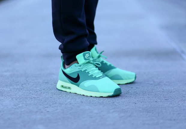 Nike Air Max Tavas Green Glow 4