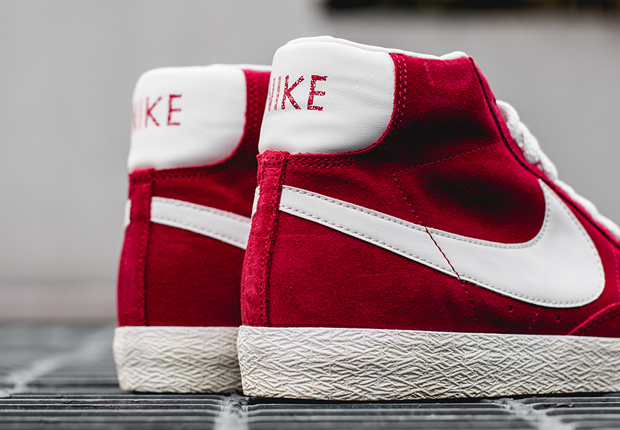 Nike Blazer Mid Premium Vintage "Varsity Red" - Available