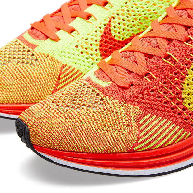 Nike Flyknit Racer Bright Crimson Volt 05