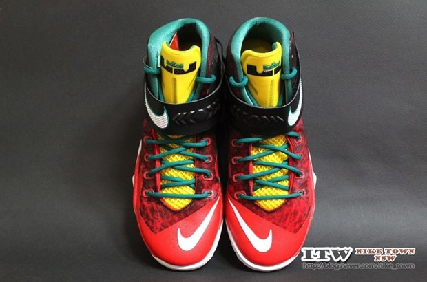 Nike Lebron Zoom Soldier 8 Christmas 06