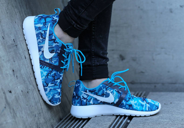 Nike Roshe Run Gs Flight Weight 01