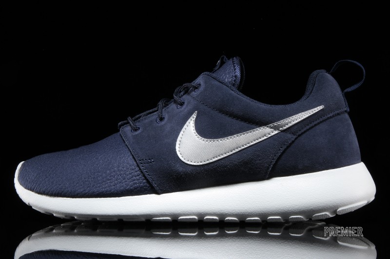 Nike Roshe Run Suede Obsidian Silver 02