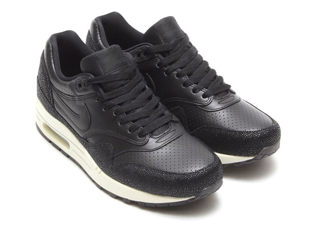 Nike Sportswear Caviar Pack 01