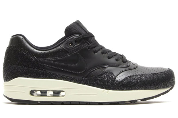 Nike Sportswear Caviar Pack 02