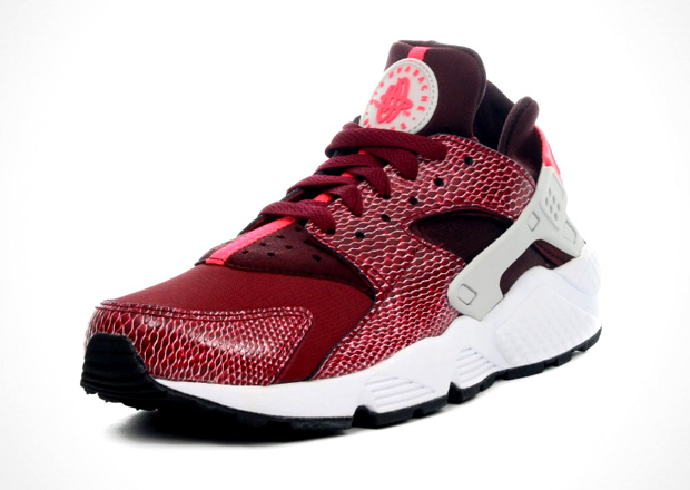 Nike Wmns Air Huarache Team Red 3