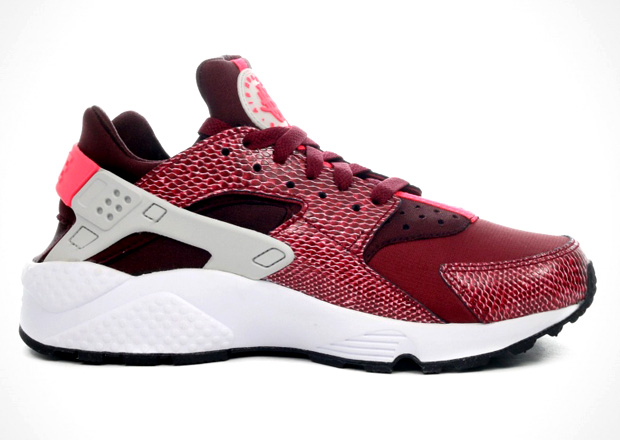 Nike Wmns Air Huarache Team Red 4