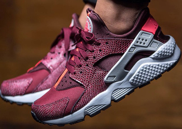 Nike Wmns Air Huarache Team Red 6