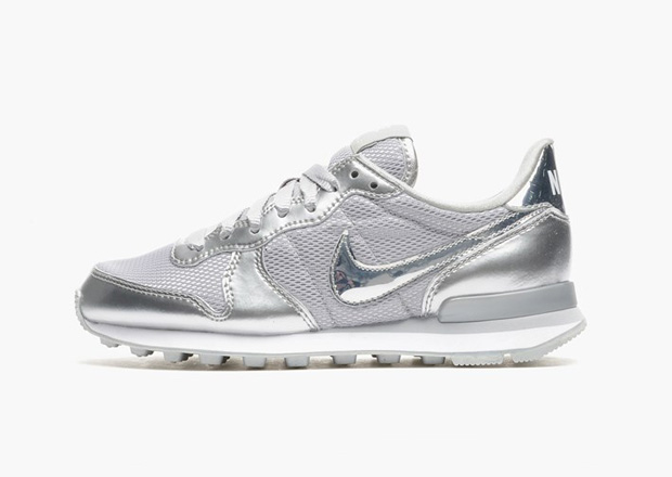 Nike Women’s Internationalist Premium “Metallic Silver”