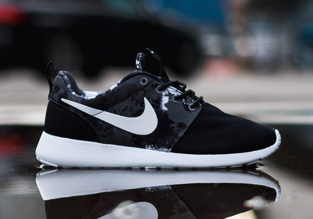 Nike Wmns Roshe Run Paint Blot 02