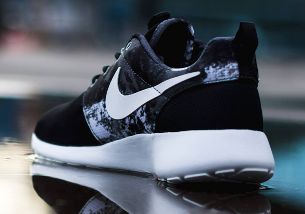 Nike Wmns Roshe Run Paint Blot 03