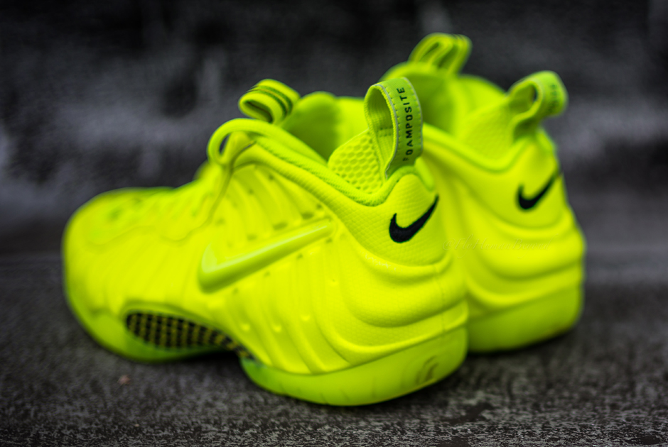 Volt Foamposites Nike 4