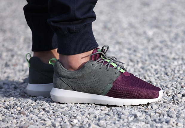 Nike Roshe Run NM – Villain Red – Light Stone – Poison Green