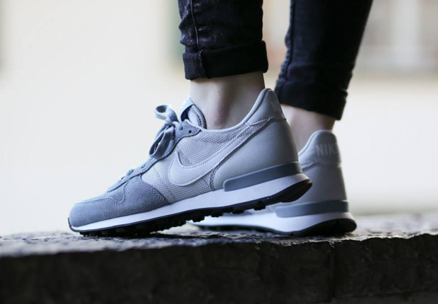 Nike Womens Internationalist “Dove Grey”