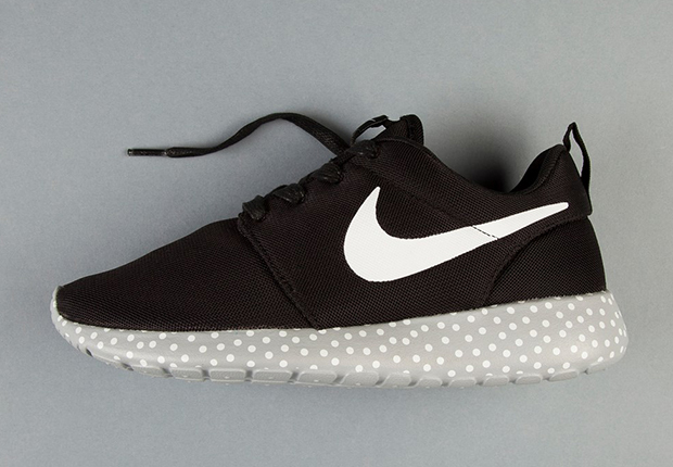 Nike Womens Roshe Run "Polka Dot Sole"