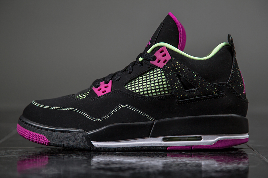 Air Jordan 4 Girls Fuchsia Force Arriving 02