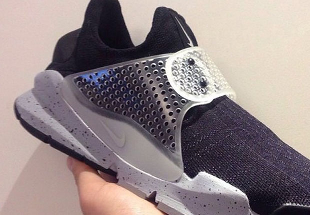 Fragment Design Nike Sock Dart Oreo Sample 01