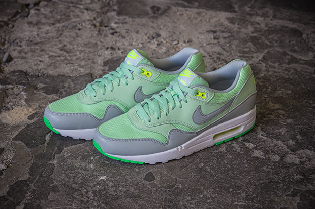 Nike Air Max 1 Vapor Green Mist Grey 02